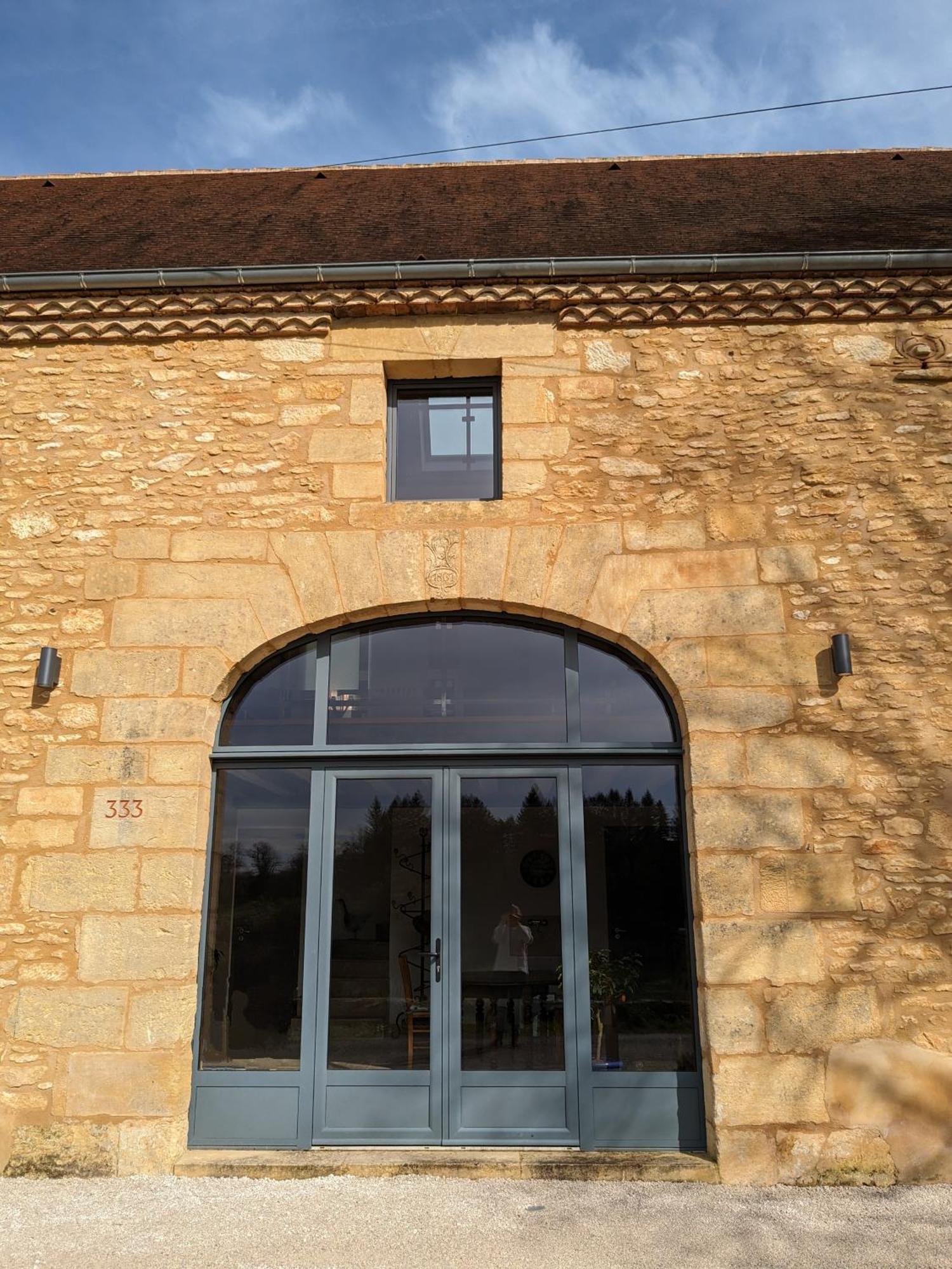 La Grange Symphorine, Chambre D'Hotes De Charme Situee Entre La Vallee De La Dordogne Et La Vallee De La Vezere Meyrals Exteriér fotografie